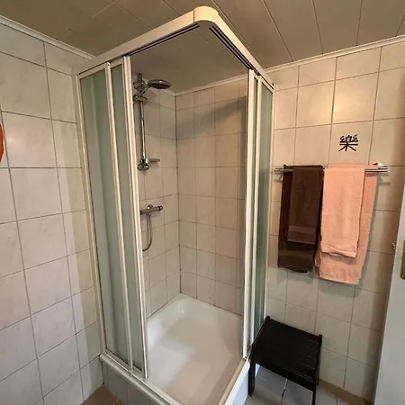 A L'ombre De La Chapelle 3*