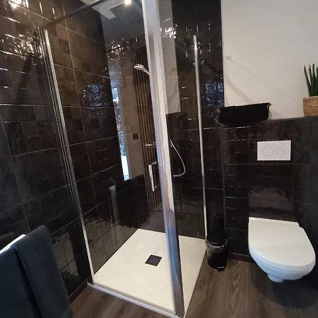 A L'ombre De La Chapelle Bed & Breakfast 3*