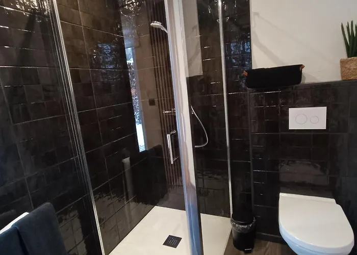 A L'ombre De La Chapelle Bed & Breakfast 3*